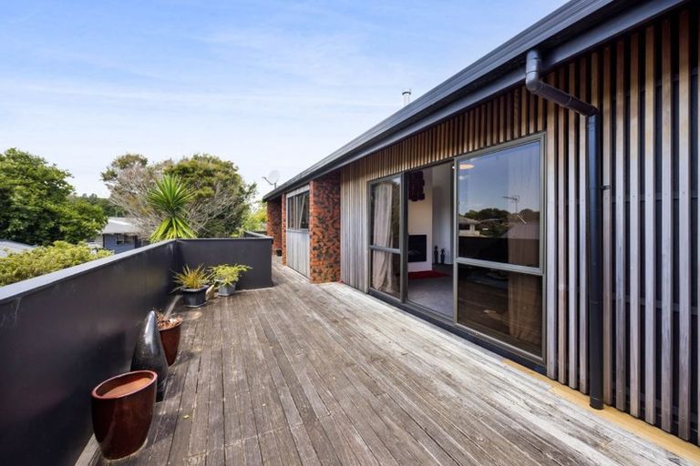 Photo of property in 76 Heta Road, Highlands Park, New Plymouth, 4312