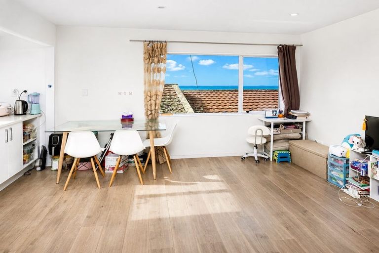 Photo of property in 211 East Coast Road, Castor Bay, Auckland, 0620