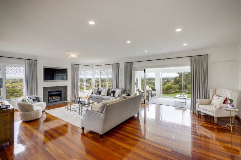 Photo of property in 44 Busby Hill, Havelock North, 4130