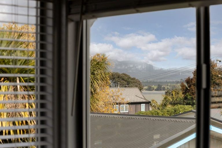 Photo of property in 1 Kowai Grove, Omokoroa, 3114