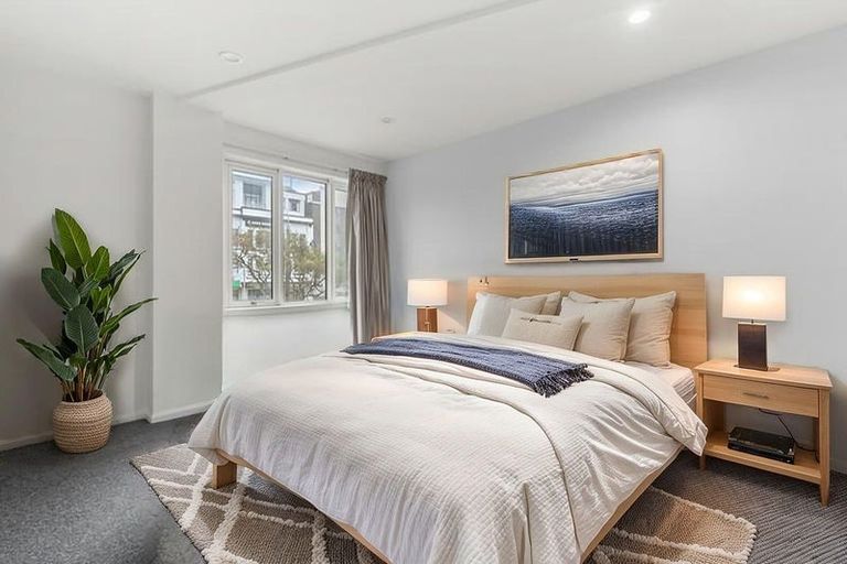 Photo of property in 2b/5 Kent Terrace, Mount Victoria, Wellington, 6011