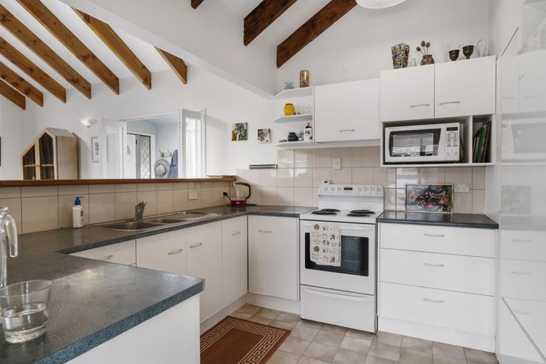 Photo of property in 10 Amokura Street, Waikanae, 5036