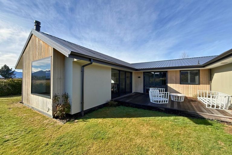 Photo of property in 8 Tahi Street, Albert Town, Wanaka, 9305