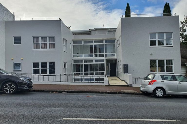 Photo of property in Illawarra Flats, 5/6 Brighton Road, Parnell, Auckland, 1052