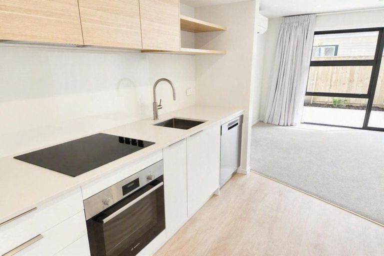 Photo of property in 4/31 Wainuiomata Road, Wainuiomata, Lower Hutt, 5014