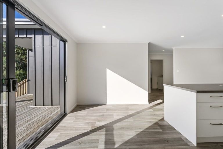 Photo of property in 10 Wrybill Way, Welcome Bay, Tauranga, 3112