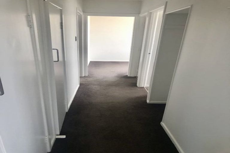 Photo of property in 40 Flanshaw Road, Te Atatu South, Auckland, 0610