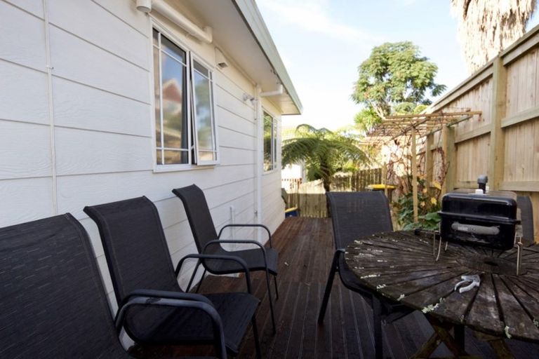 Photo of property in 2/32 Spencer Road, Pinehill, Auckland, 0632