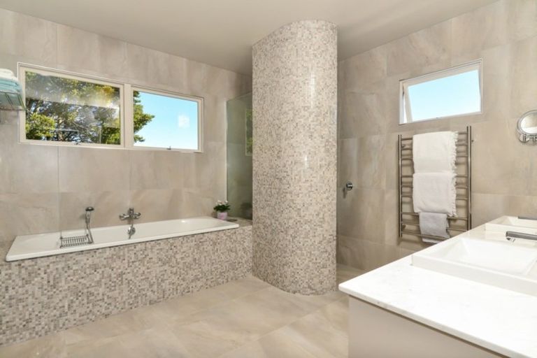 Photo of property in 65 Braid Road, St Andrews, Hamilton, 3200