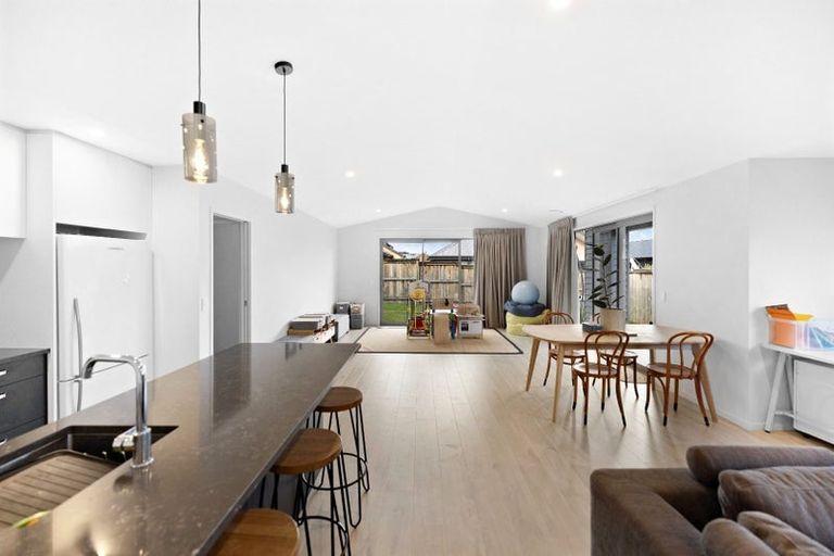 Photo of property in 15 Corriedale Road, Jacks Point, 9371