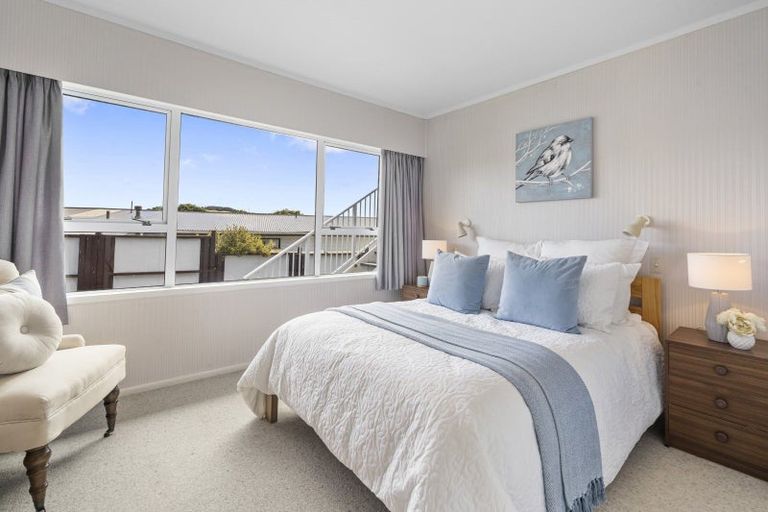 Photo of property in 32 Cranwell Street, Churton Park, Wellington, 6037