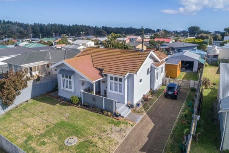Photo of property in 22 Barling Street, Himatangi Beach, Foxton, 4891