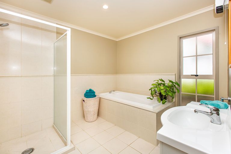 Photo of property in 18 Roderick Place, Rototuna, Hamilton, 3210