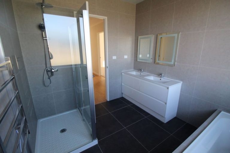 Photo of property in 7 Grove Way, Riverhead, 0820