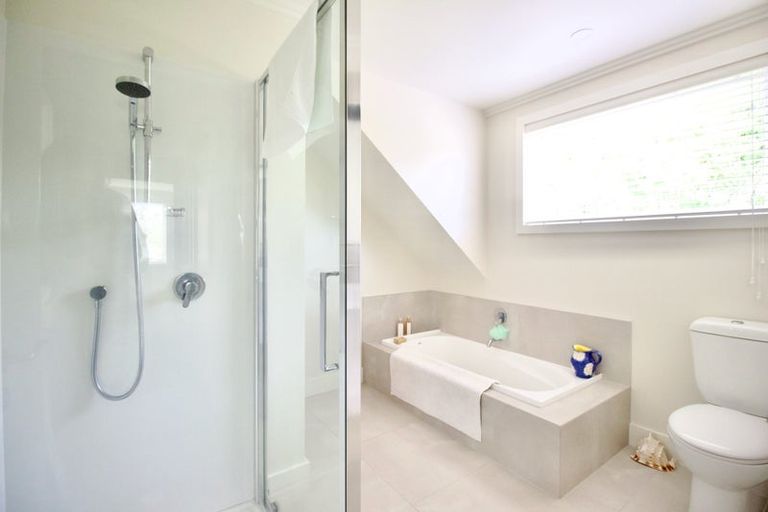 Photo of property in 17a Target Road, Totara Vale, Auckland, 0629