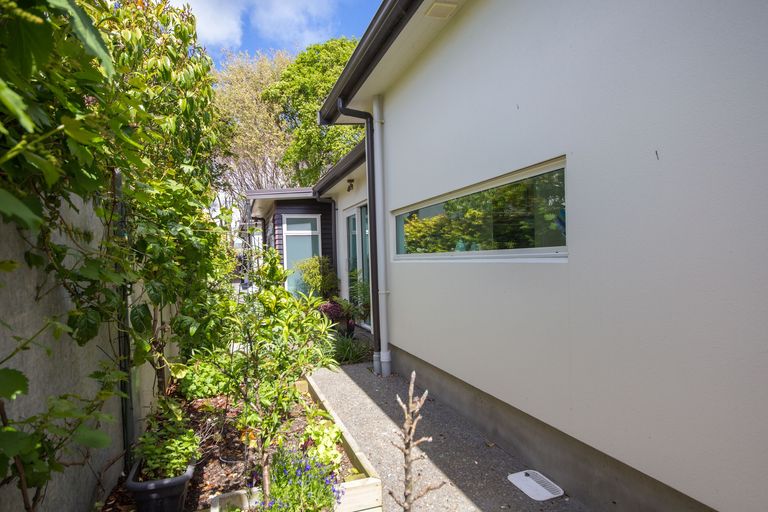 Photo of property in 16 Grand Oaks Drive, Awapuni, Palmerston North, 4412