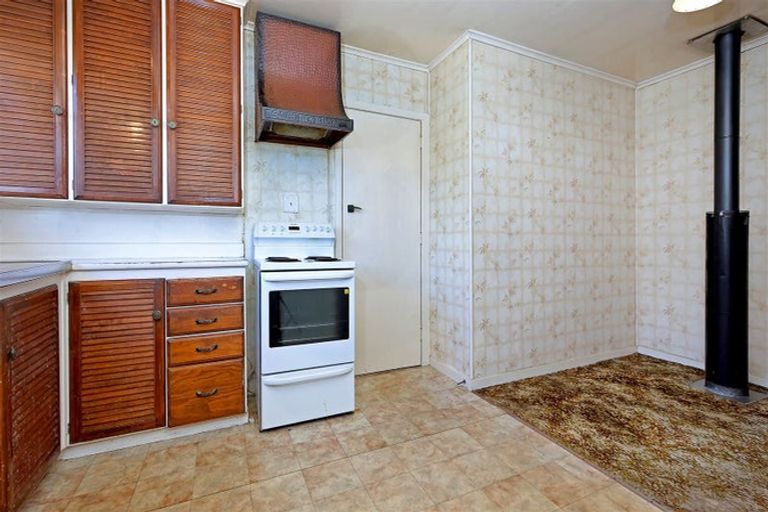 Photo of property in 5 Renata Crescent, Te Atatu Peninsula, Auckland, 0610