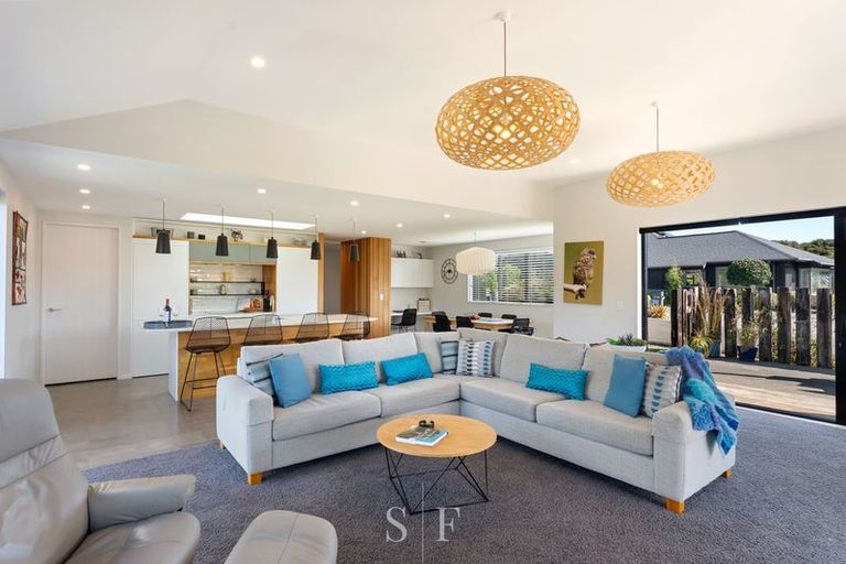 Photo of property in 14 Ferndale Drive, Waikanae, 5036