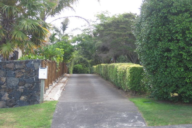 Photo of property in 40 Seaview Road, Castor Bay, Auckland, 0620
