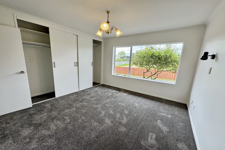 Photo of property in 6 Porter Avenue, Te Atatu South, Auckland, 0610