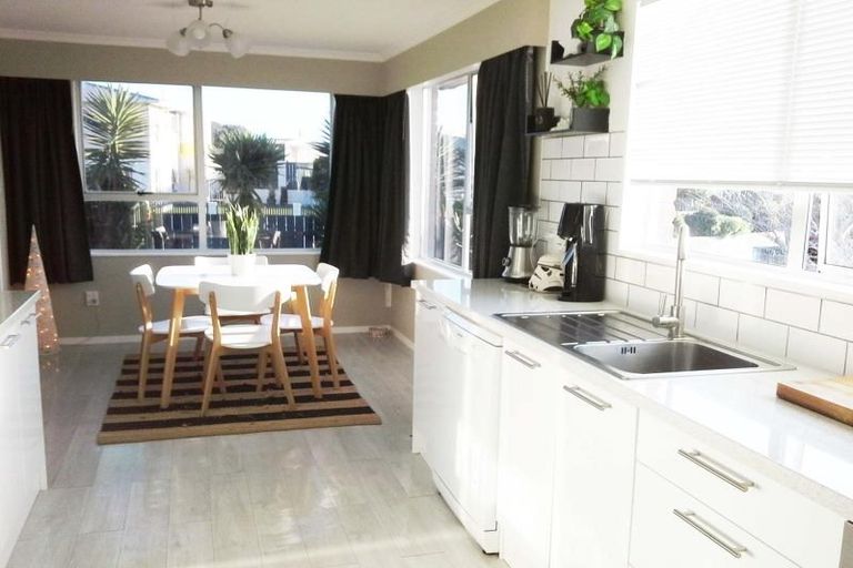 Photo of property in 11 Culzean Grove, Bell Block, New Plymouth, 4312