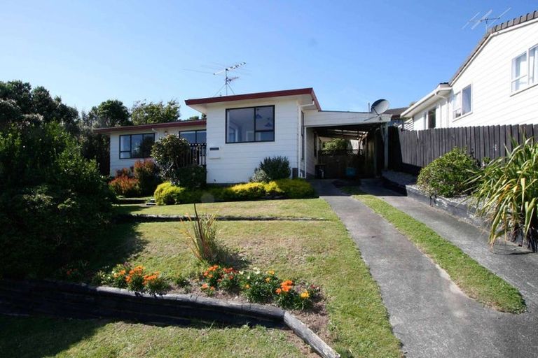 Photo of property in 8 Trinidad Crescent, Grenada Village, Wellington, 6037