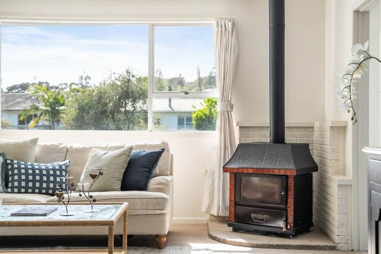 Photo of property in 39 Onedin Place, Titirangi, Auckland, 0604