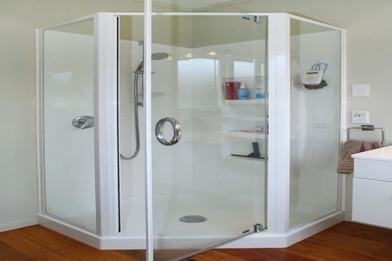 Photo of property in 59 Redwood Avenue, Tawa, Wellington, 5028