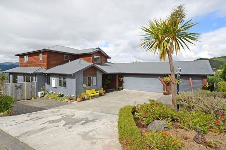 Photo of property in 15 Riverstone Drive, Riverstone Terraces, Upper Hutt, 5018