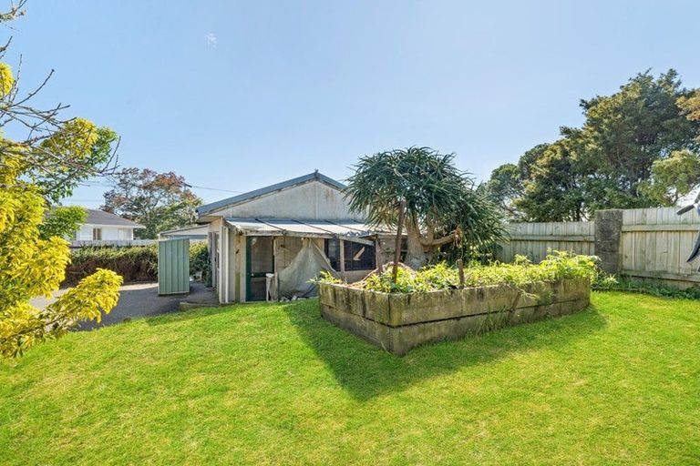 Photo of property in 4 Spode Place, Henderson, Auckland, 0612