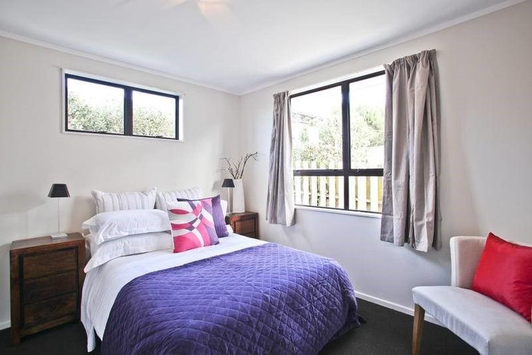 Photo of property in 1/184 Chivalry Road, Glenfield, Auckland, 0629