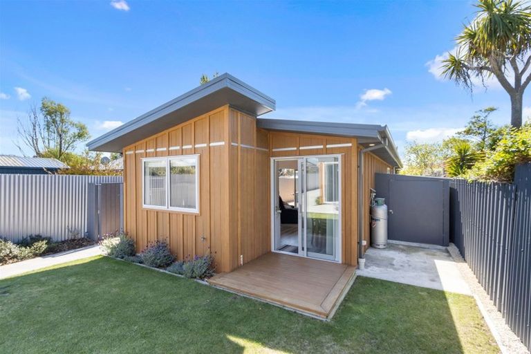Photo of property in 8 Woodgrove Avenue, North New Brighton, Christchurch, 8083