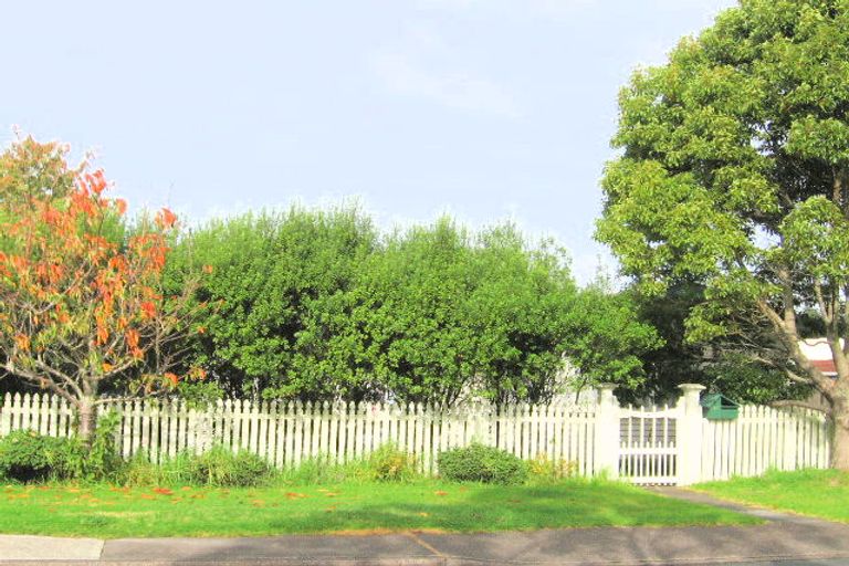 Photo of property in 17 Albatross Road, Red Beach, 0932