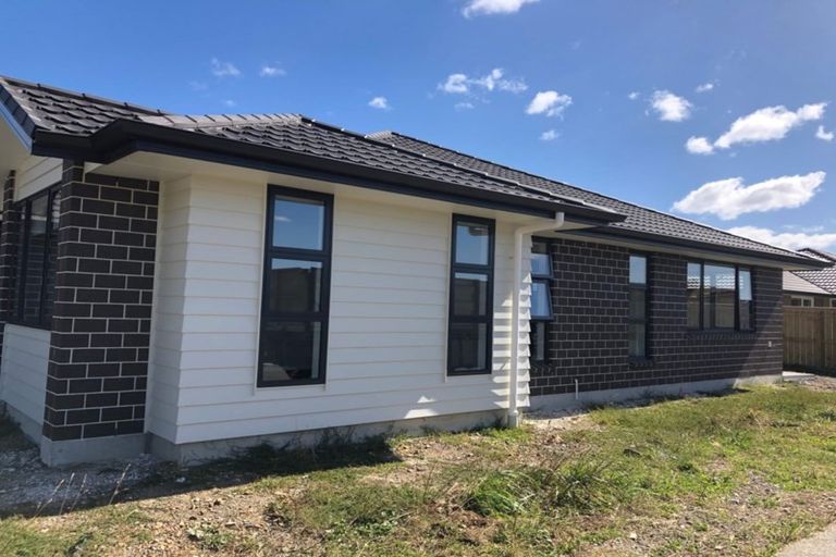 Photo of property in 8 Tapuhikura Street, Waikanae, 5036