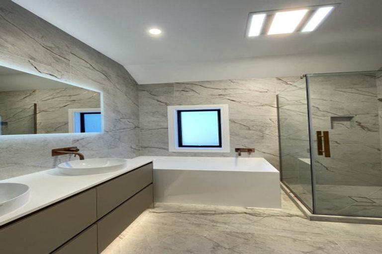 Photo of property in 20c Beach Road, Castor Bay, Auckland, 0620