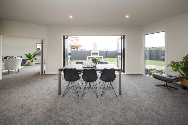 Photo of property in 9 Fairway Grove, Hokowhitu, Palmerston North, 4410