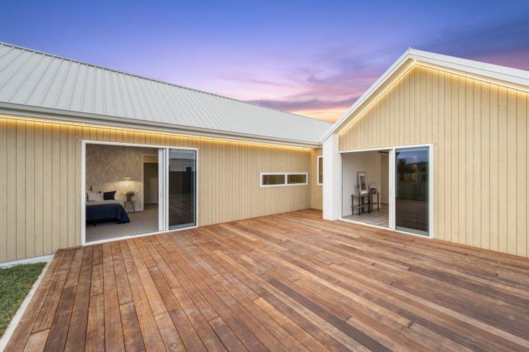 Photo of property in 102 Pelorus Avenue, Poraiti, Napier, 4182