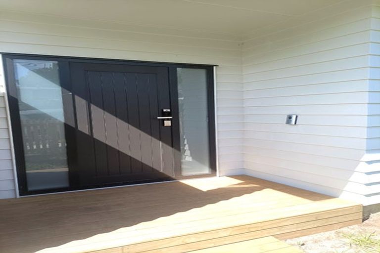 Photo of property in 27 Sheridan Drive, New Lynn, Auckland, 0600
