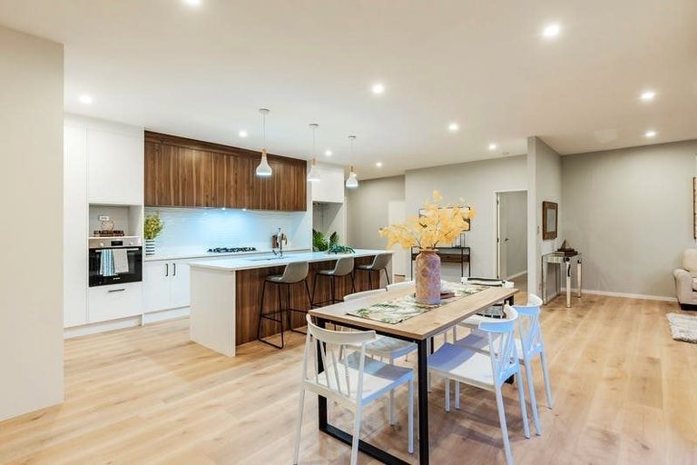 Photo of property in 17 Konoba Avenue, Kumeu, 0810