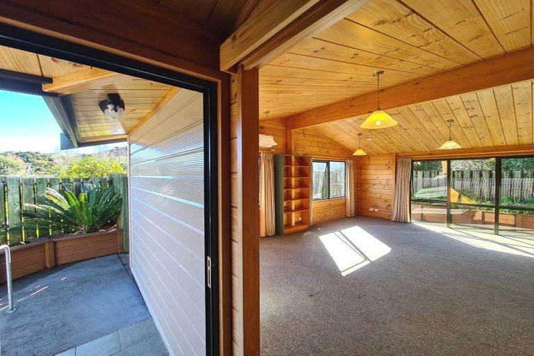 Photo of property in 16 Allman Drive, Coromandel, 3506