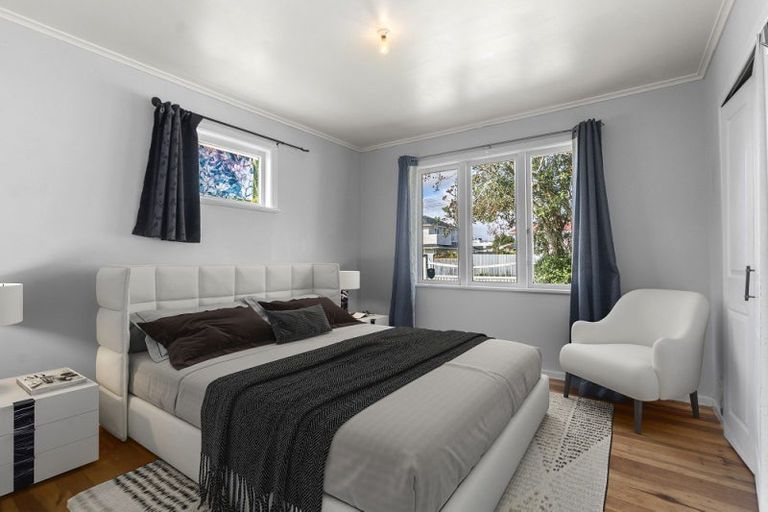 Photo of property in 6 Grainger Road, Te Atatu South, Auckland, 0610