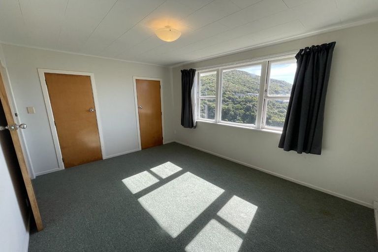 Photo of property in 41 Versailles Street, Karori, Wellington, 6012