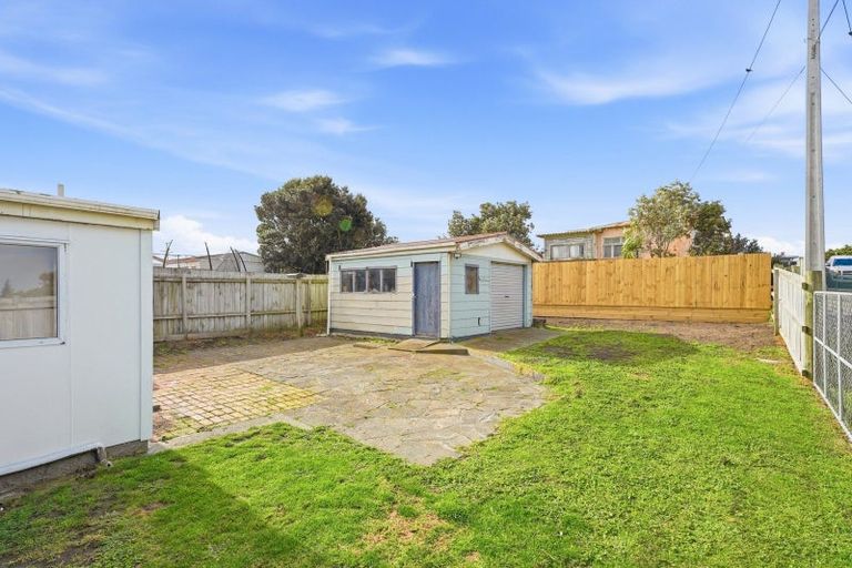 Photo of property in 28 Aotea Street, Castlecliff, Whanganui, 4501