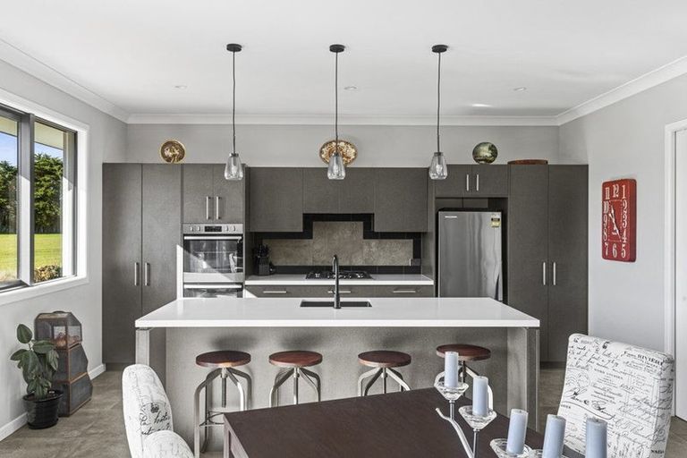 Photo of property in 10 Hanalin Drive, Marton, 4710