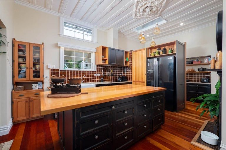 Photo of property in 9 Robertson Street, Russell, 0202