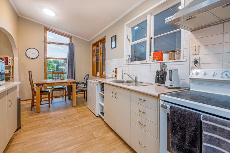 Photo of property in 14 Mokau Place, Terrace End, Palmerston North, 4410