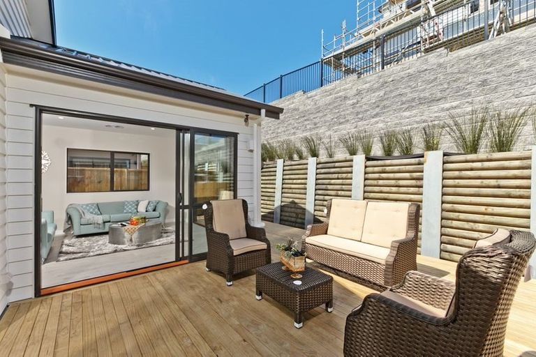 Photo of property in 30 Windlass Street, Long Bay, Auckland, 0630