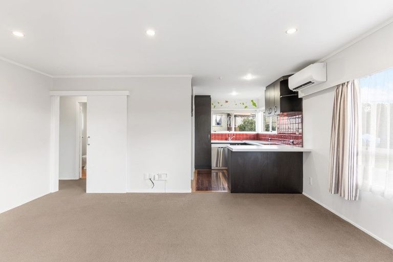 Photo of property in 1/1 Dalwhinnie Parade, Highland Park, Auckland, 2010