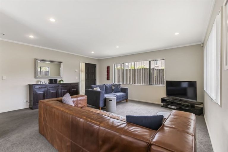 Photo of property in 14a Toru Street, Te Atatu Peninsula, Auckland, 0610