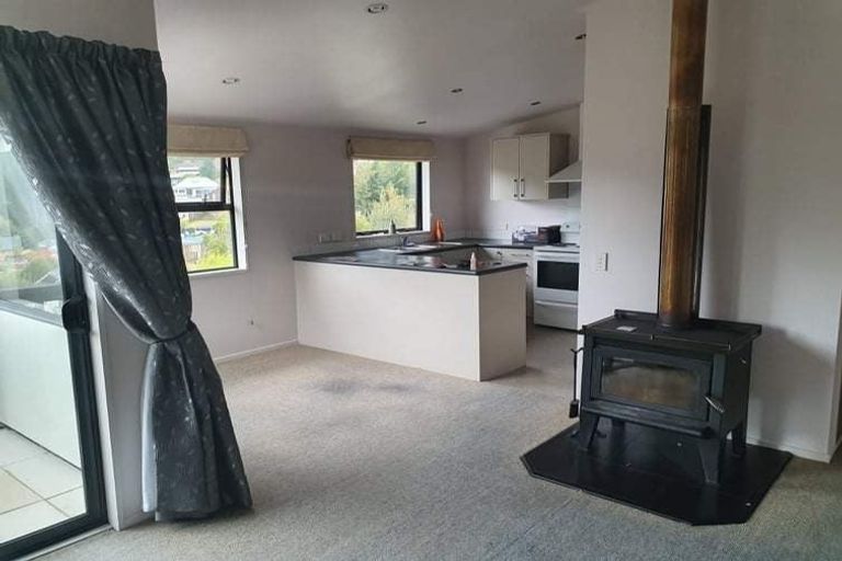 Photo of property in 14-14a Mackinnon Terrace, Sunshine Bay, Queenstown, 9300